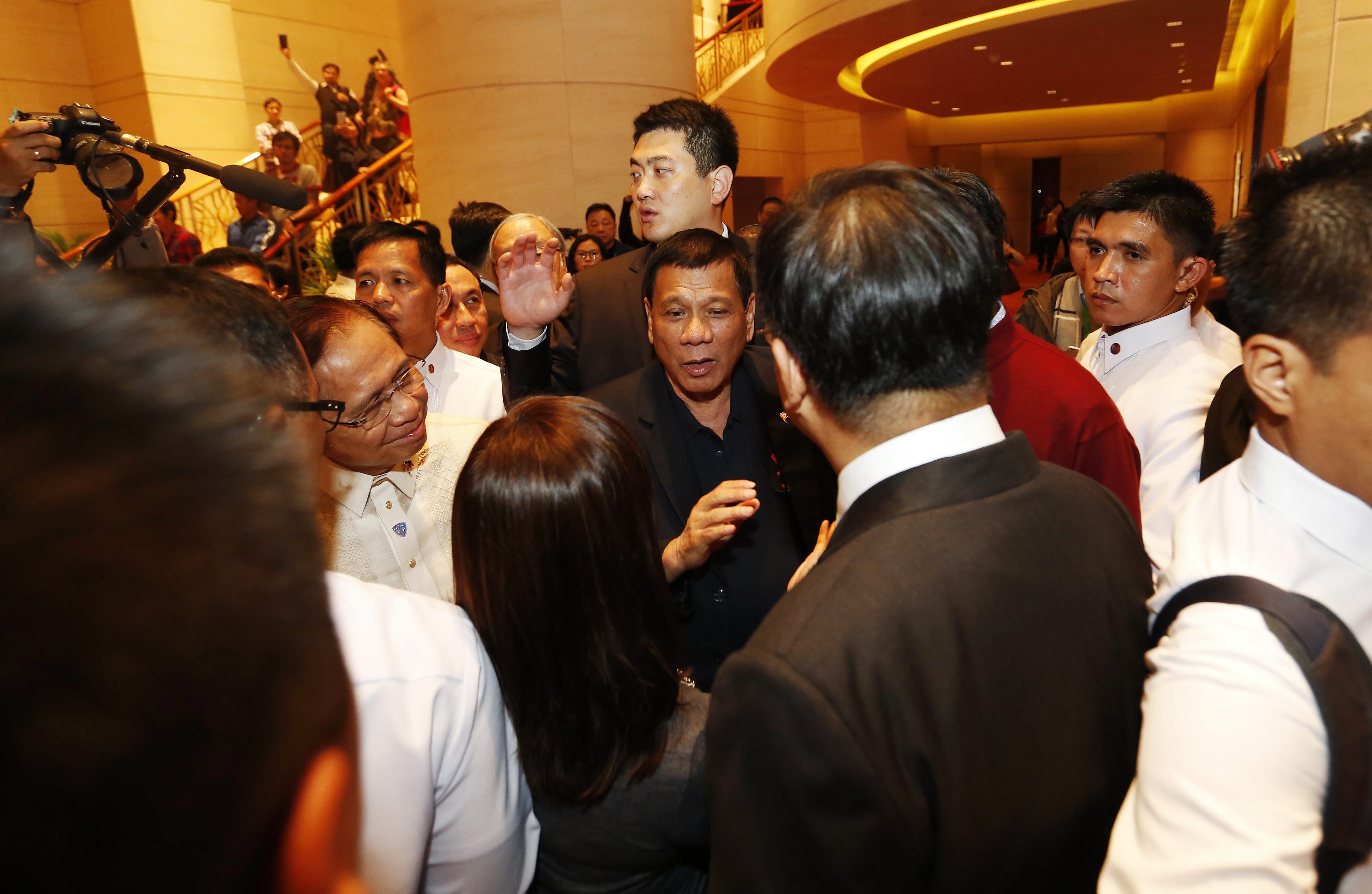 Nakon što je Duterte u Kini rekao "zbogom" SAD-u, njegov ministar se ograđuje